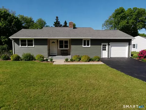 9 Miss Vans Ct, Waterford, CT 06385