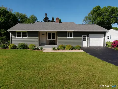 9 Miss Vans Ct, Waterford, CT 06385