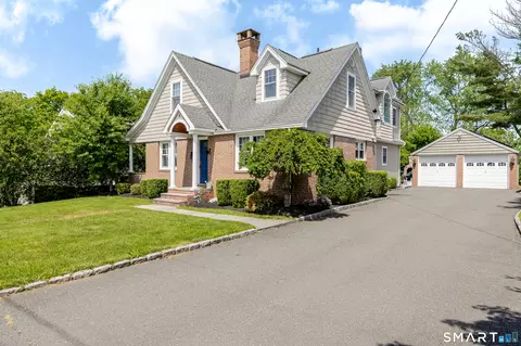 5 Third St, Danbury, CT 06810