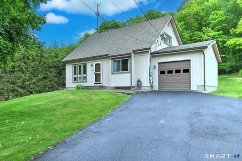 4 Windsor Pl, Naugatuck, CT 06770