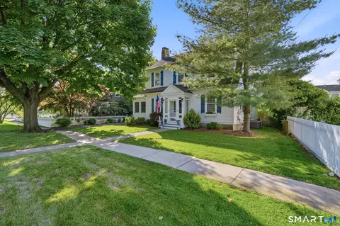 313 Old Post Rd, Fairfield, CT 06824