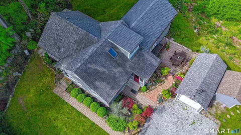 Exterior - 471 Newtown Tpke, Redding, CT 06896 photo 5 of 10