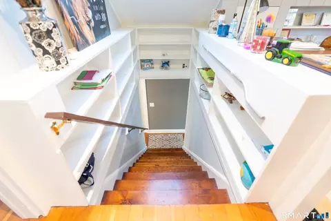 Entry Way - 471 Newtown Tpke, Redding, CT 06896 photo 1 of 3