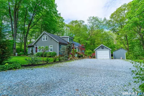 Exterior - 471 Newtown Tpke, Redding, CT 06896 photo 7 of 10