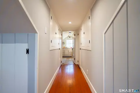 Entry Way - 471 Newtown Tpke, Redding, CT 06896 photo 2 of 3