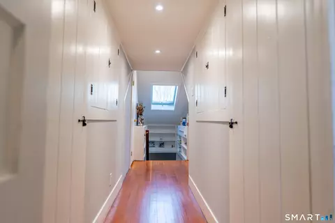 Entry Way - 471 Newtown Tpke, Redding, CT 06896 photo 3 of 3