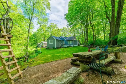 Exterior - 471 Newtown Tpke, Redding, CT 06896 photo 6 of 10