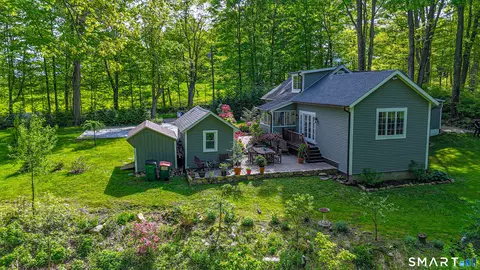 Exterior - 471 Newtown Tpke, Redding, CT 06896 photo 4 of 10