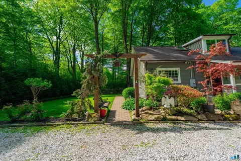 Exterior - 471 Newtown Tpke, Redding, CT 06896 photo 8 of 10