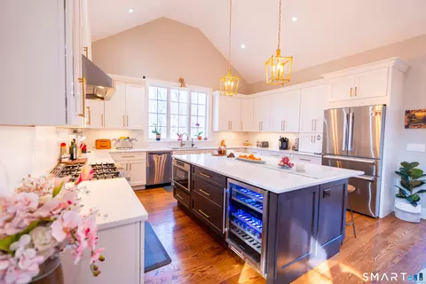 Kitchen - 471 Newtown Tpke, Redding, CT 06896 photo 4 of 5