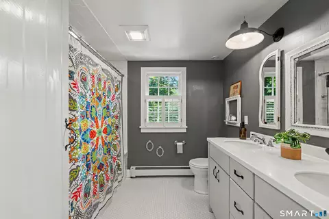 Bath - 183 Range Rd, Wilton, CT 06897 photo 3 of 3