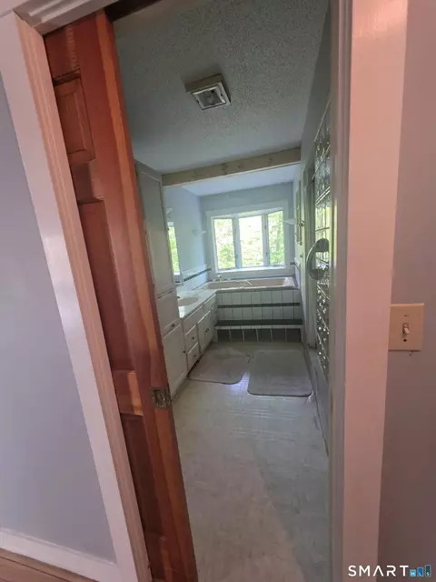 Bath - 222 Tower Hill Rd, Chaplin, CT 06235 photo 2 of 4