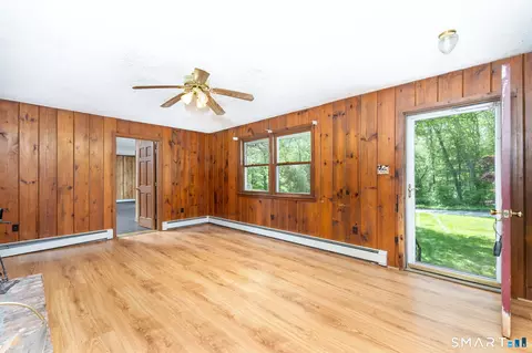 Living - 12 Stanton Ln, Preston, CT 06365 photo 3 of 5