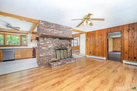 Living - 12 Stanton Ln, Preston, CT 06365 photo 2 of 5