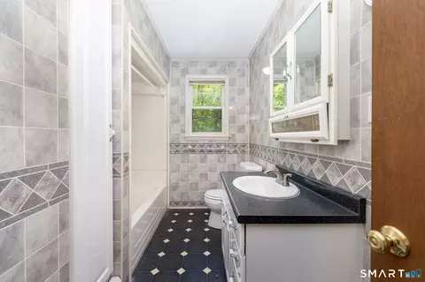 Bath - 12 Stanton Ln, Preston, CT 06365 photo 1 of 3