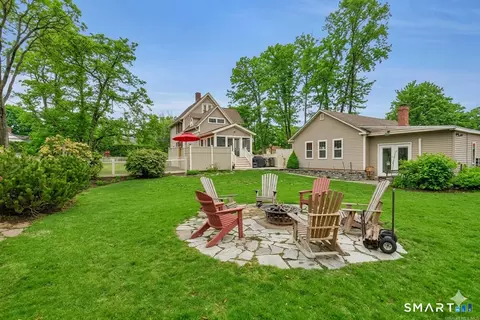 112 Main St, Centerbrook, CT 06409