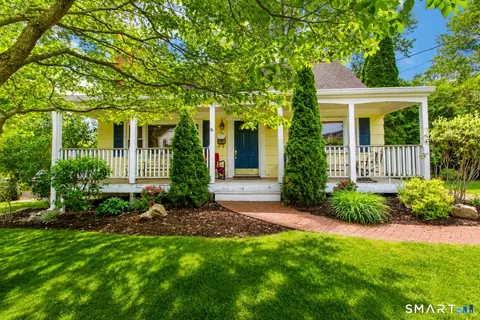 28 Raymonds Dr, Fairfield, CT 06824