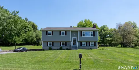 2 Carriage Dr, New Milford, CT 06776