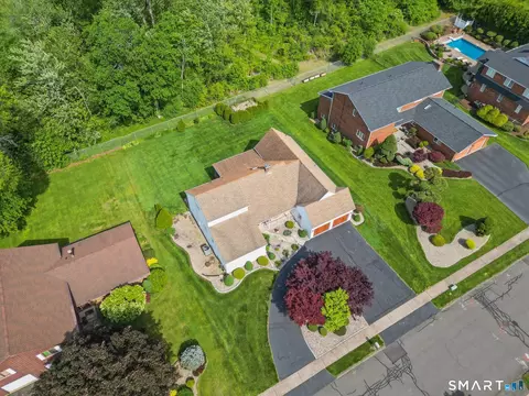 View/Area - 46 Stonegate Dr, Wethersfield, CT 06109 photo 2 of 5