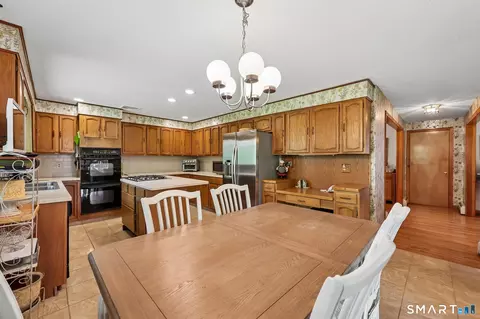 Kitchen - 46 Stonegate Dr, Wethersfield, CT 06109 photo 3 of 4
