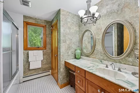 Bath - 46 Stonegate Dr, Wethersfield, CT 06109 photo 4 of 5