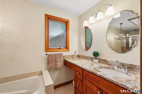 Bath - 46 Stonegate Dr, Wethersfield, CT 06109 photo 2 of 5