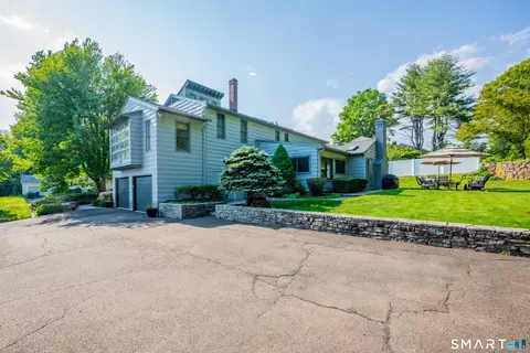 Exterior - 204 Braeside Dr, Hamden, CT 06514 photo 5 of 6