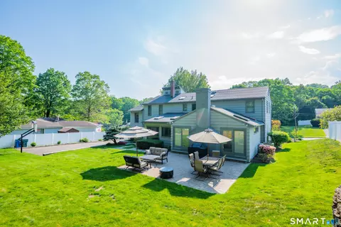 Exterior - 204 Braeside Dr, Hamden, CT 06514 photo 4 of 6