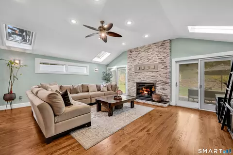 Living - 204 Braeside Dr, Hamden, CT 06514 photo 3 of 4