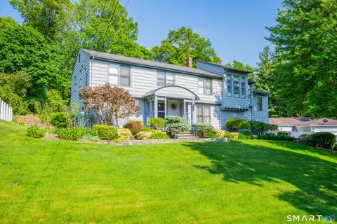 Exterior - 204 Braeside Dr, Hamden, CT 06514 photo 2 of 6