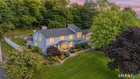 204 Braeside Dr, Hamden, CT 06514