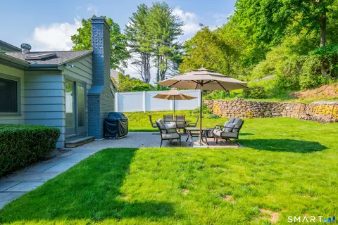 Exterior - 204 Braeside Dr, Hamden, CT 06514 photo 6 of 6