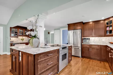 Kitchen - 204 Braeside Dr, Hamden, CT 06514 photo 2 of 2