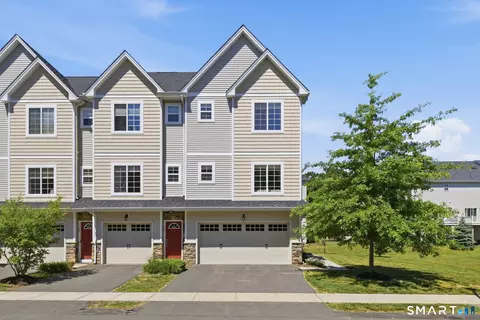 42 Lexie Ln #42, South Windsor, CT 06074