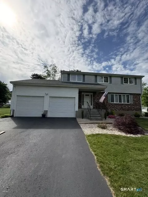 17 Lancaster Rd, Cromwell, CT 06416