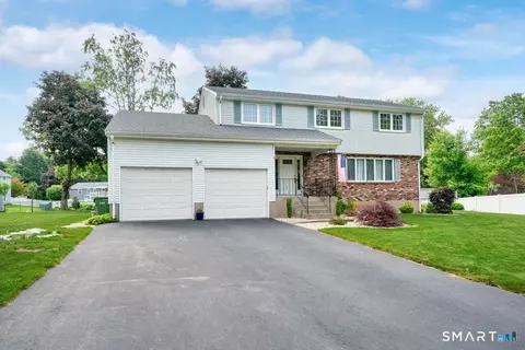 17 Lancaster Rd, Cromwell, CT 06416
