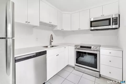 60 Heritage Hill Rd #A, New Canaan, CT 06840