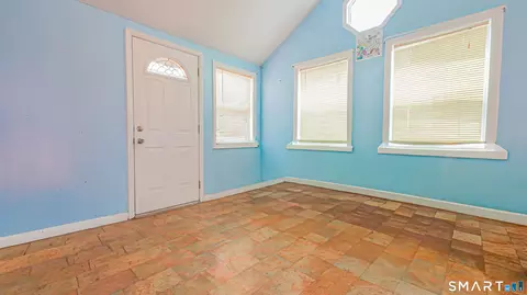 114 Highland Ave, East Haven, CT 06513 photo 3