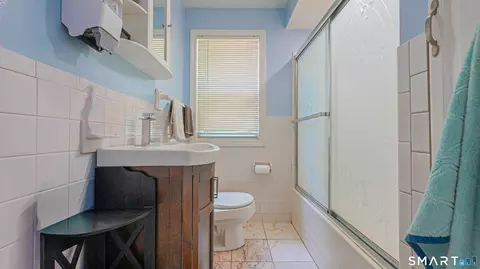 Bath - 114 Highland Ave, East Haven, CT 06513 photo 1 of 6