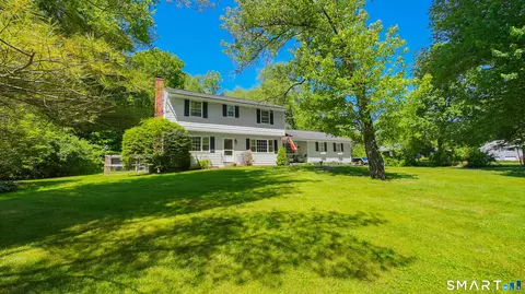 27 Powder Horn Hl, Brookfield, CT 06804