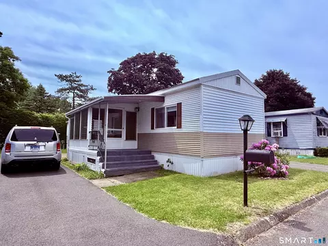 14 Arapaho Dr, East Hartford, CT 06118