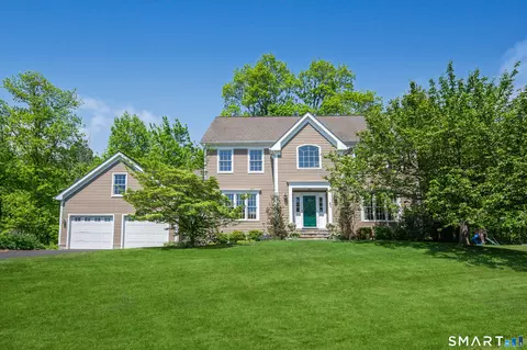 26 Lynn Pl, Ridgefield, CT 06877