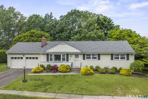 55 Ridgefield Dr, Stratford, CT 06614
