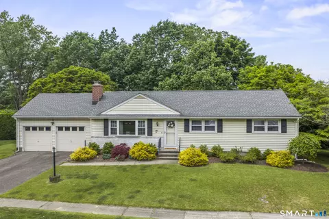 55 Ridgefield Dr, Stratford, CT 06614