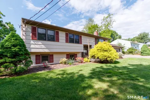 30 Dellwood Dr, Milford, CT 06460