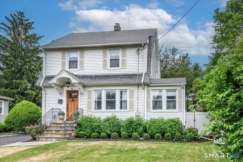 46 Reynolds Dr, Fairfield, CT 06824