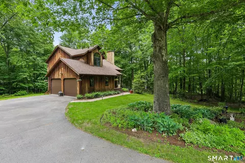 31 Cortland Dr, New Milford, CT 06776
