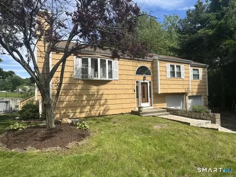 2 Chatham Ter, Bridgeport, CT 06606