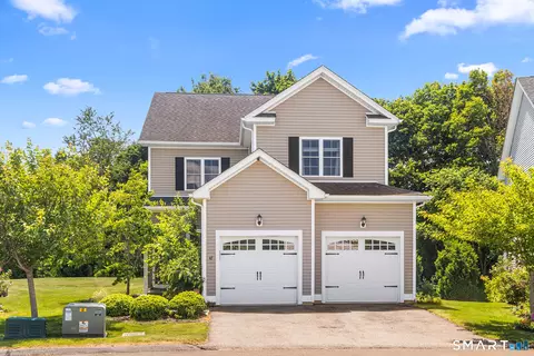 47 Lexington Gdns #47, North Haven, CT 06473