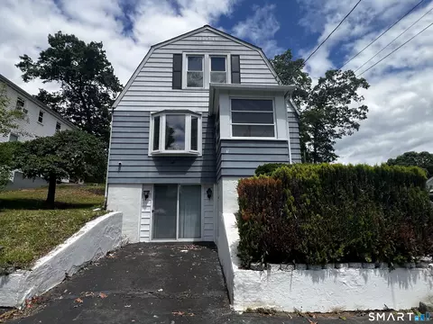 17 Ridgeview Rd, Meriden, CT 06451